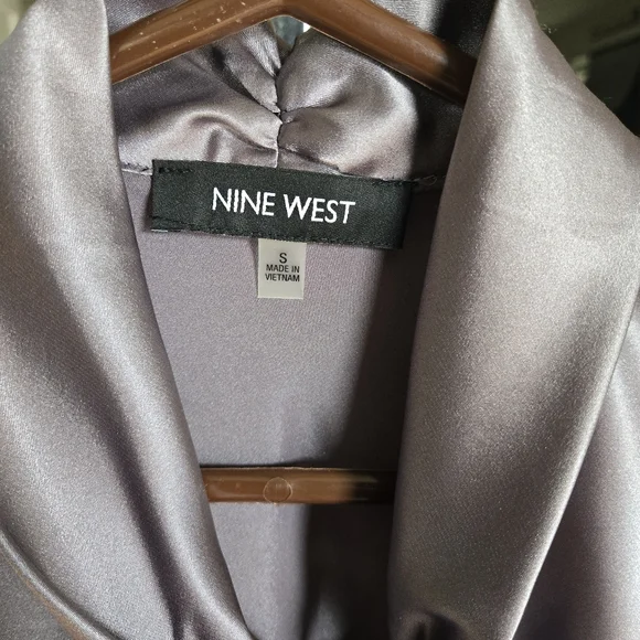 Nine West Sleeveless Blouse Sz S Platinum - Picture 3 of 9